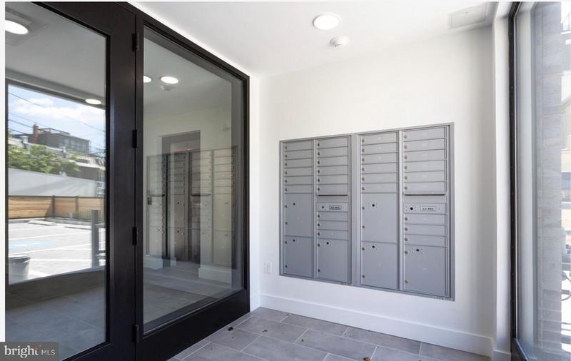 2415 37th St NW #205, Washington, DC 20007