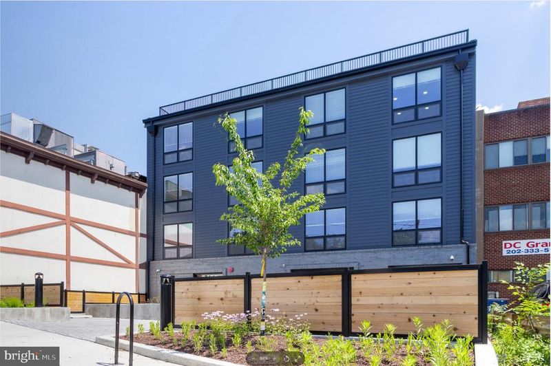 2415 37th St NW #205, Washington, DC 20007