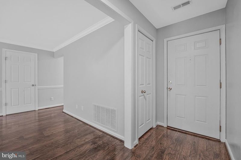 1127 Huntmaster Ter NE #202, Leesburg, VA 20176