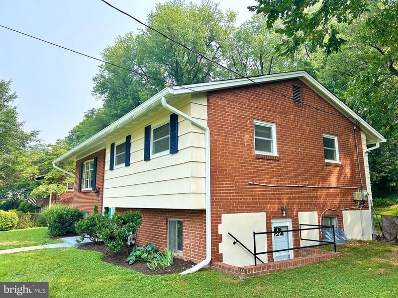 7111 Norwalk St, Falls Church, VA 22043