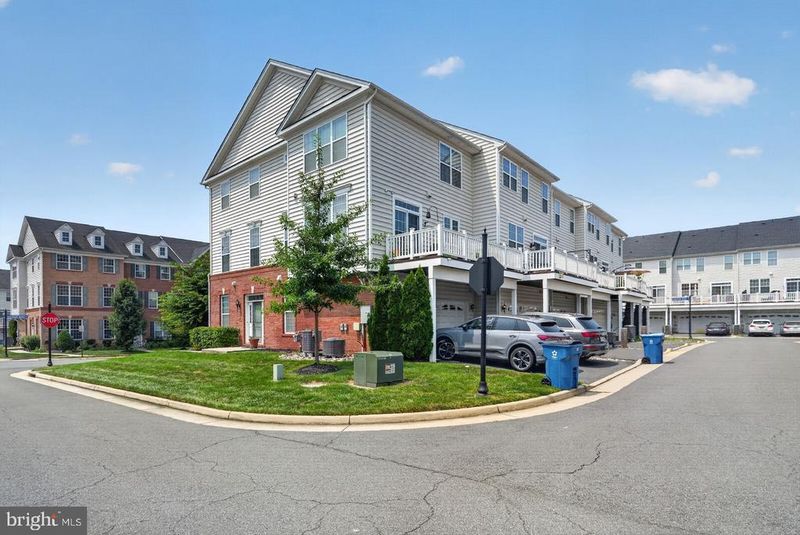 43002 Rosemount Woods Ter, Ashburn, VA 20148
