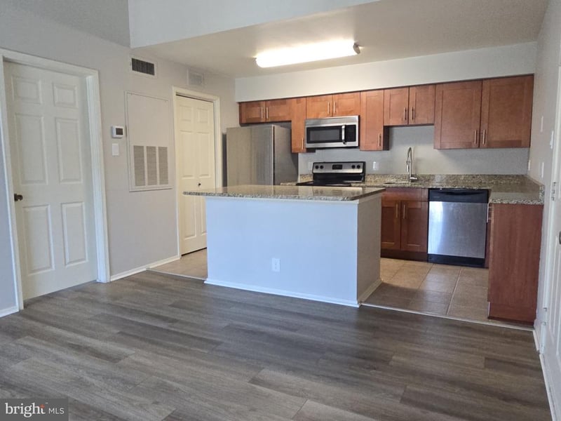 3306 Wyndham Cir #328, Alexandria, VA 22302