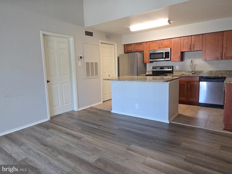 3306 Wyndham Cir #328, Alexandria, VA 22302