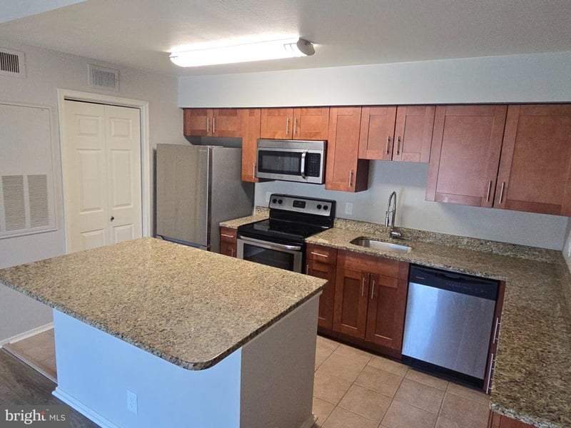 3306 Wyndham Cir #328, Alexandria, VA 22302