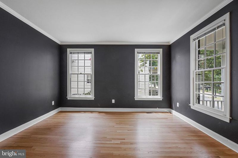 10 Memorial Dr NW, Leesburg, VA 20176