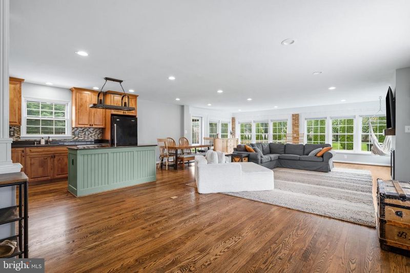 7902 Juniper Dr, Frederick, MD 21702