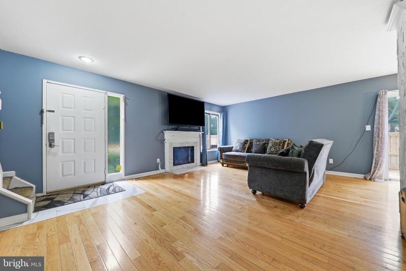 2 Grazing Ct, Montgomery Village, MD 20886