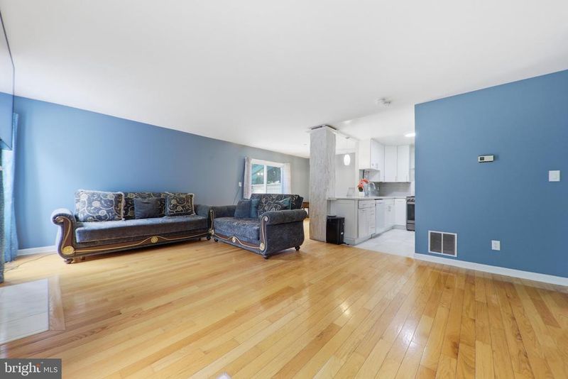 2 Grazing Ct, Montgomery Village, MD 20886