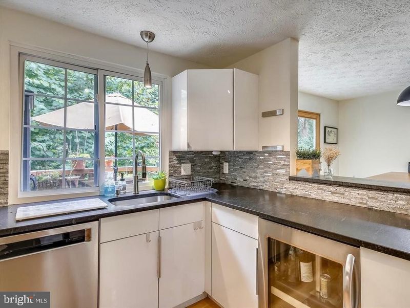 2115 Preston Square Ct, Falls Church, VA 22043