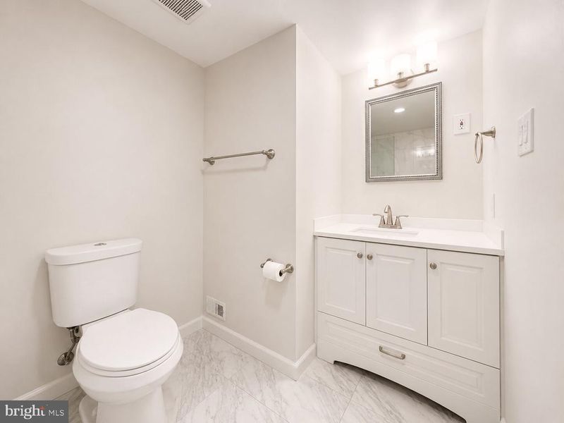 720 15th St S, Arlington, VA 22202