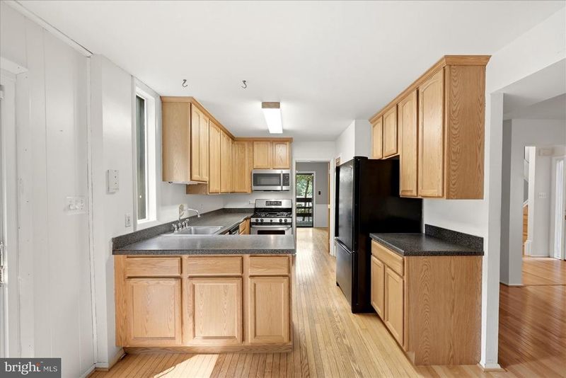 12304 Persimmon Pl, Woodbridge, VA 22192