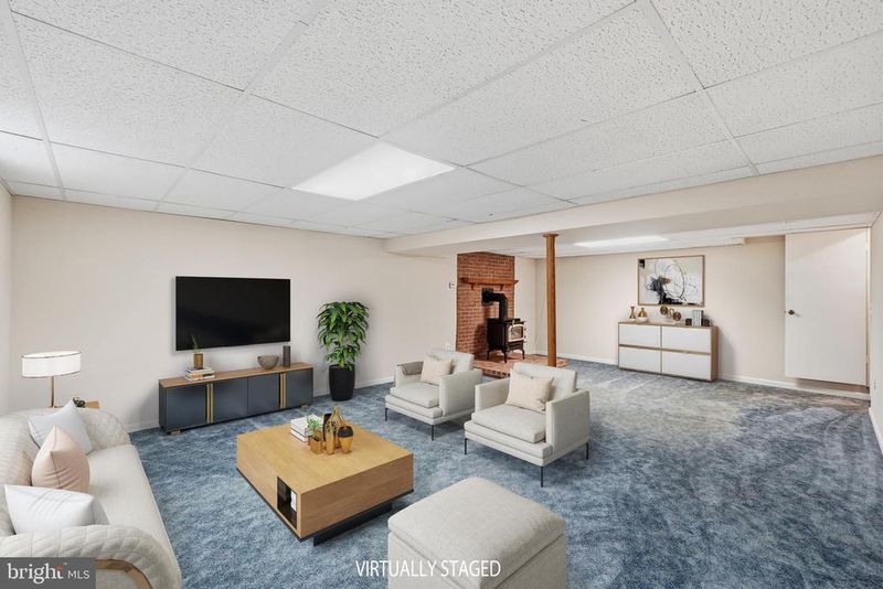 3405 Livingston Dr, Jefferson, MD 21755