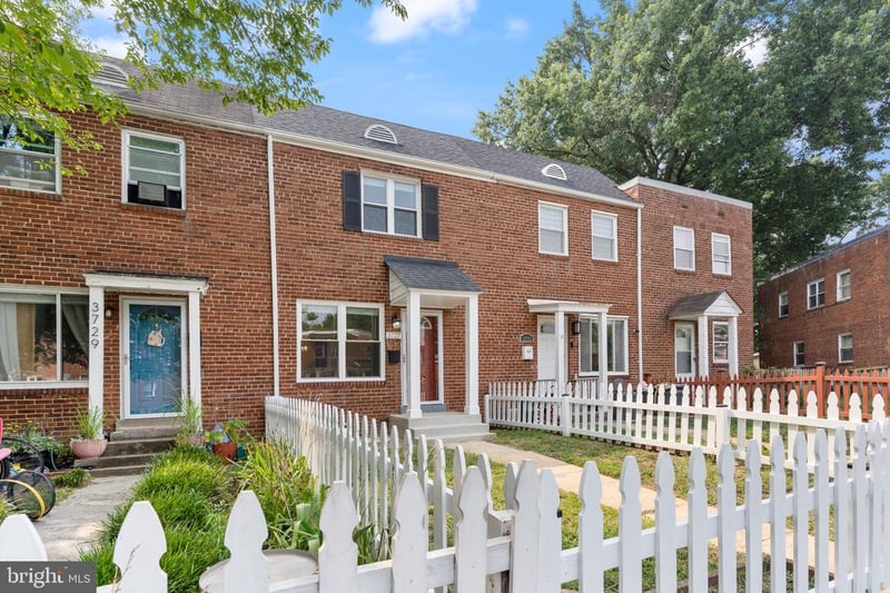 3727 Mark Dr, Alexandria, VA 22305