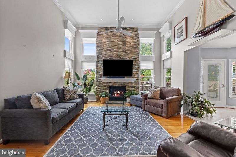 6021 Woodlake Ln, Alexandria, VA 22315