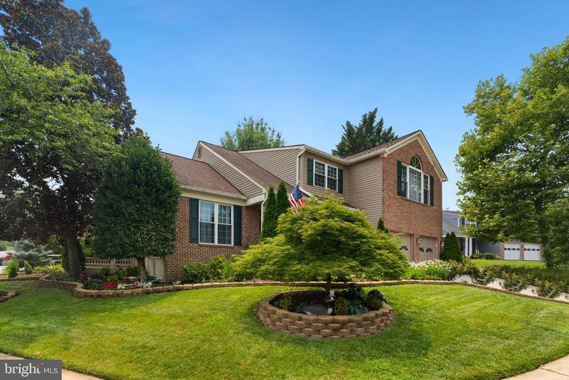 6021 Woodlake Ln, Alexandria, VA 22315
