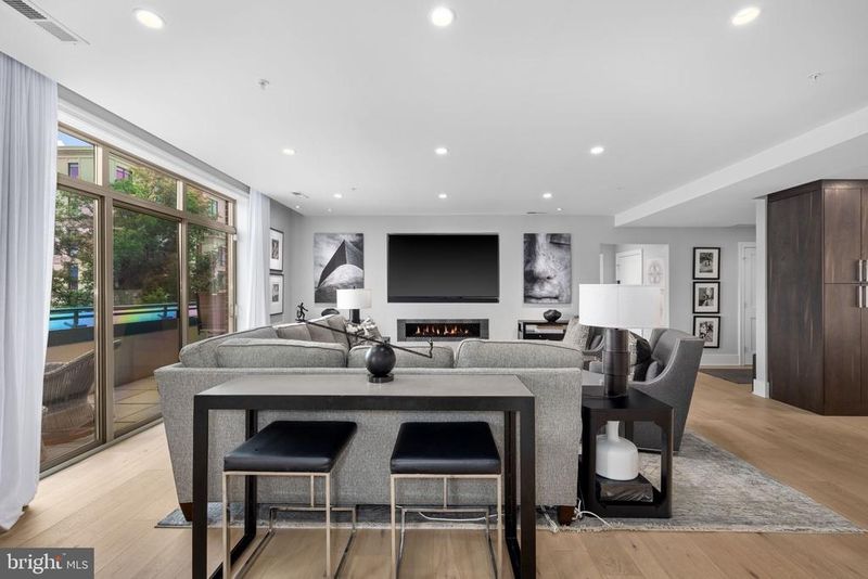 1450 Emerson Ave #317, Mclean, VA 22101