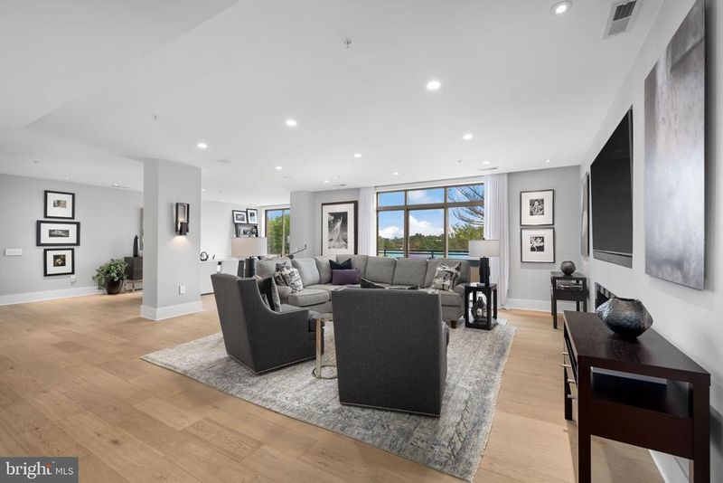 1450 Emerson Ave #317, Mclean, VA 22101
