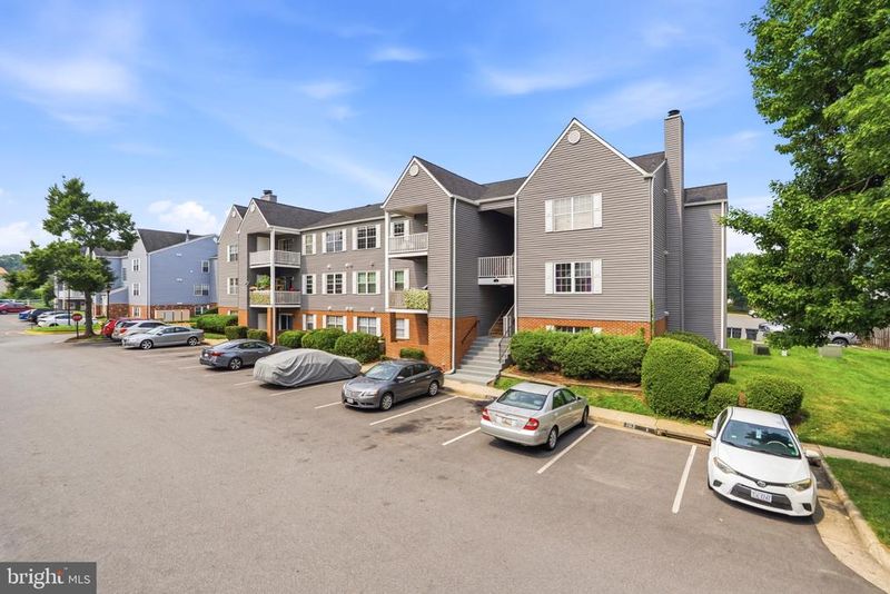 200 Grosvenor Ln #82, Stafford, VA 22556