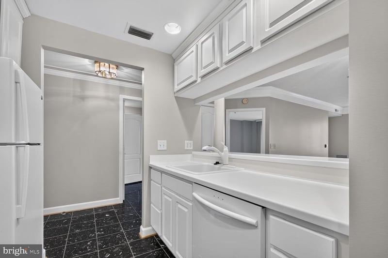 901 N Monroe St #402, Arlington, VA 22201