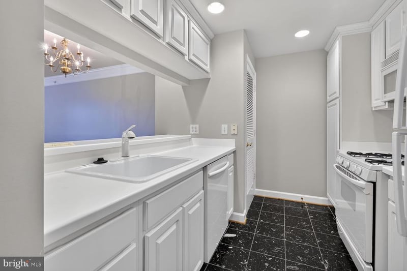 901 N Monroe St #402, Arlington, VA 22201