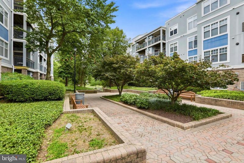 5565 Seminary Rd #314, Falls Church, VA 22041