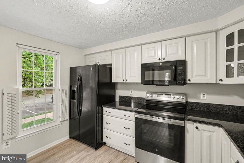 15097 Mill Spring Dr, Dumfries, VA 22025