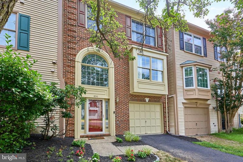890 Tall Oaks Sq SE, Leesburg, VA 20175