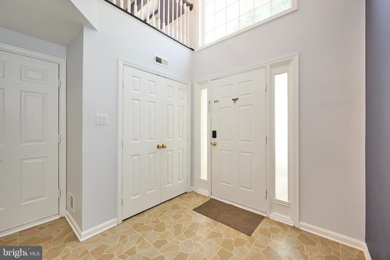 890 Tall Oaks Sq SE, Leesburg, VA 20175