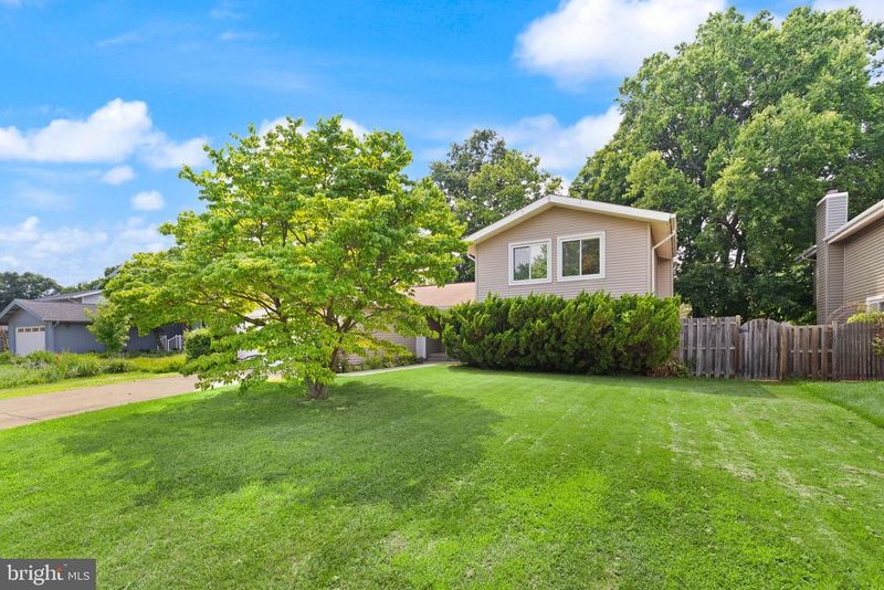 131 Evergreen St, Sterling, VA 20164