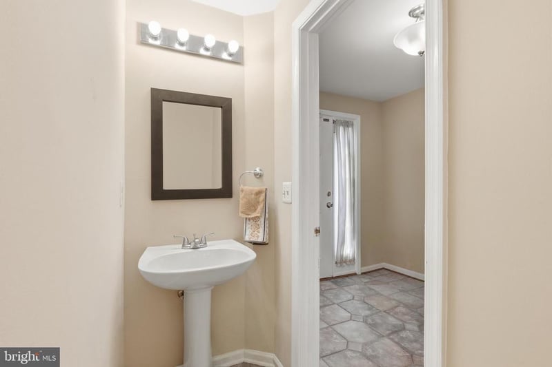 9118 Verbena Ct, Manassas, VA 20110