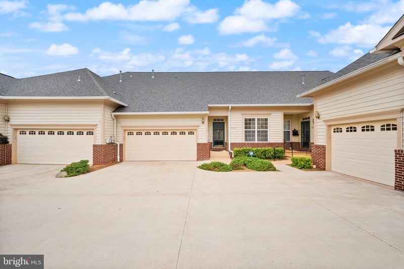 8297 Gaither St, Manassas, VA 20110
