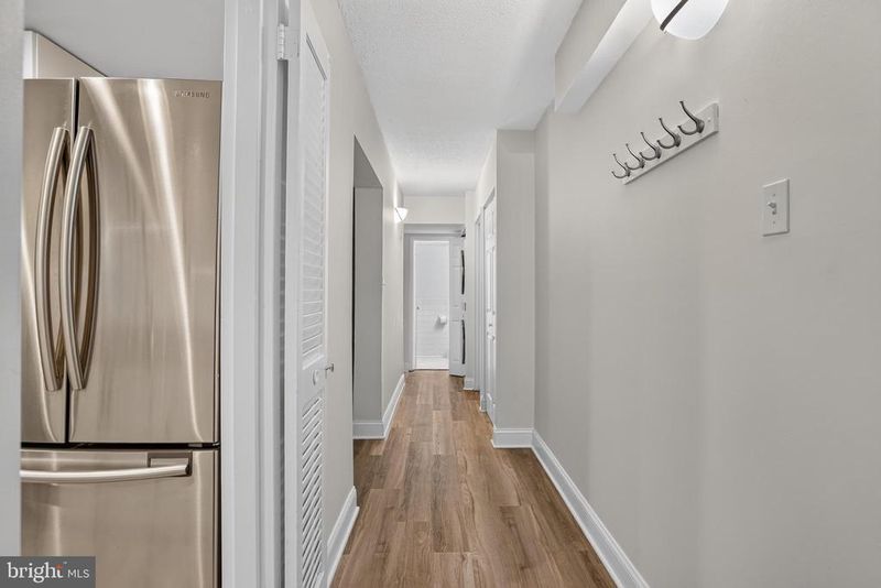 2200 Castle Rock Sq #2B, Reston, VA 20191