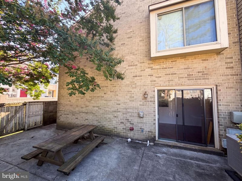9983 Ridgeline Dr, Montgomery Village, MD 20886