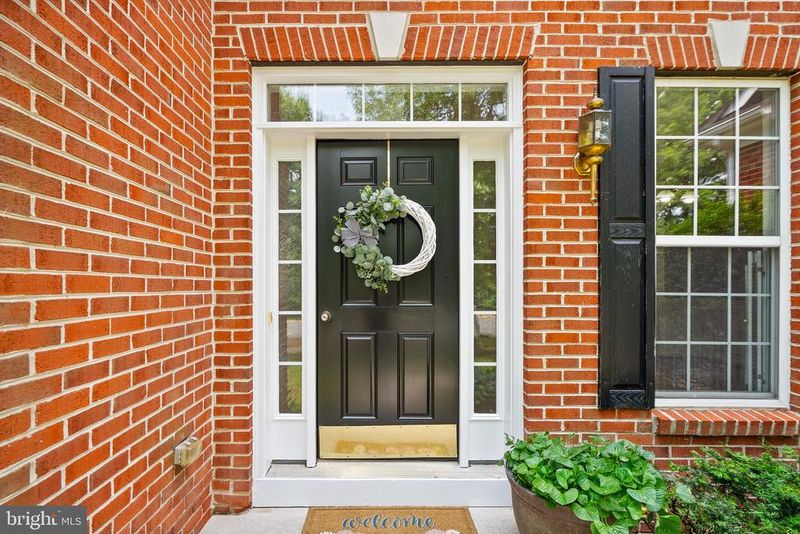 17481 Tedler Cir, Round Hill, VA 20141