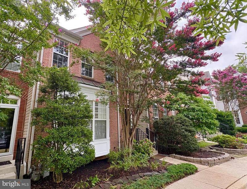 1146 August Dr, Annapolis, MD 21403