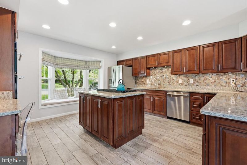 9213 Mistwood Dr, Potomac, MD 20854