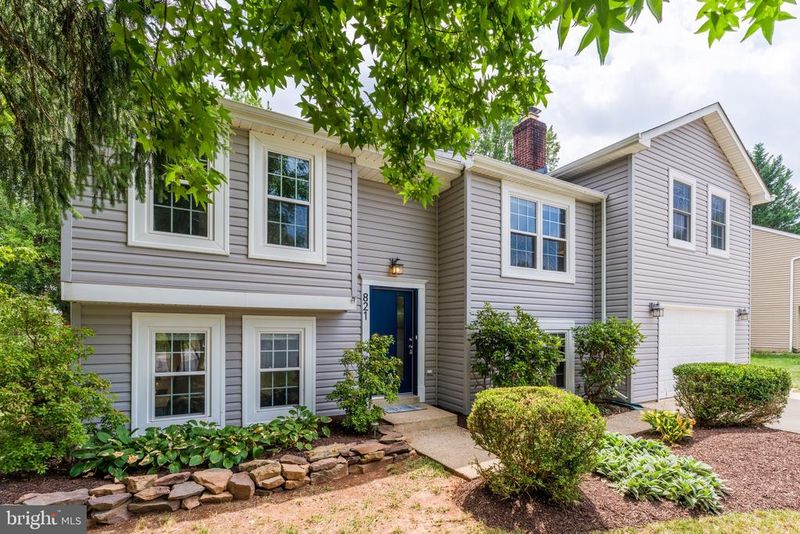821 Cattail Ln NE, Leesburg, VA 20176