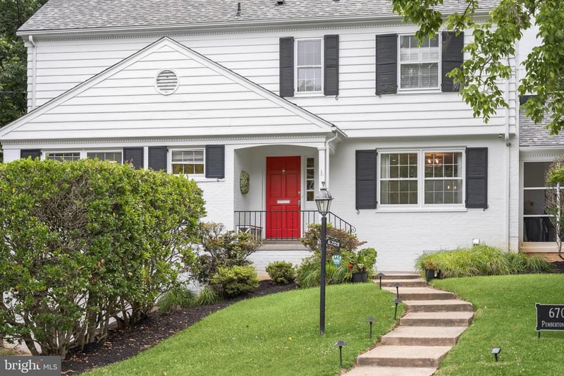 6709 Pemberton St, Bethesda, MD 20817