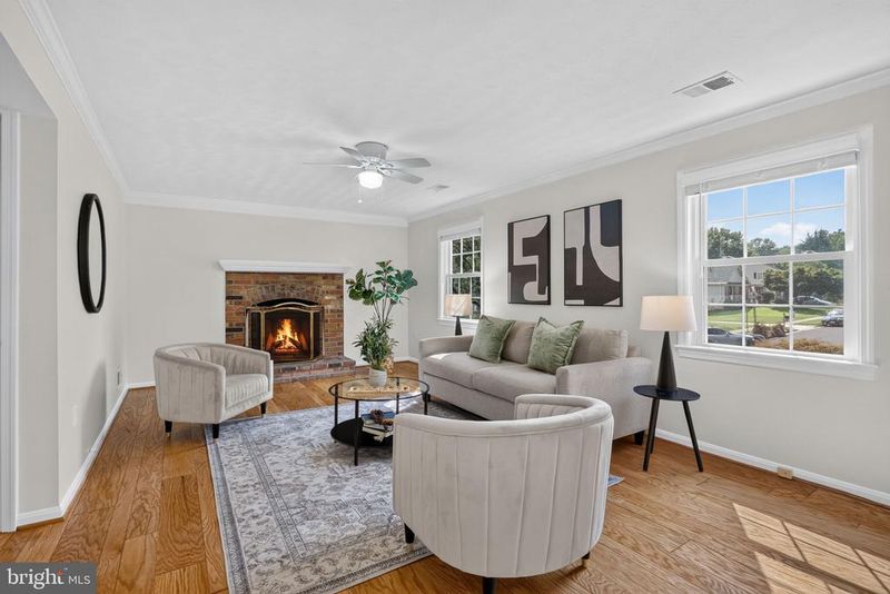 6837 Lamp Post Ln, Alexandria, VA 22306
