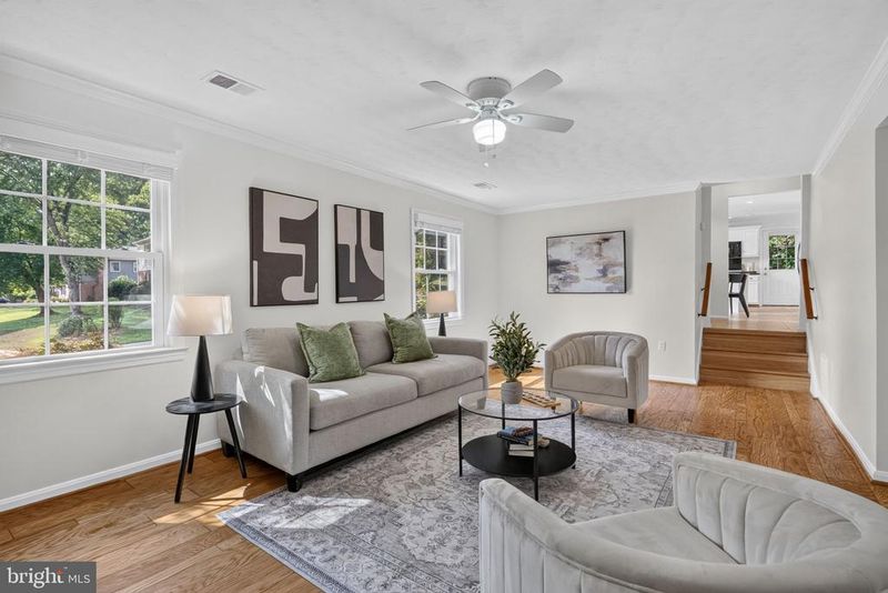 6837 Lamp Post Ln, Alexandria, VA 22306