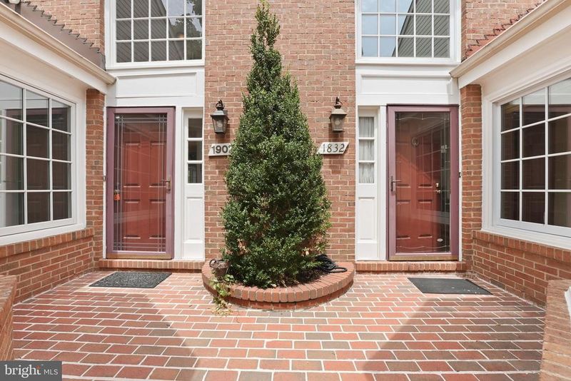 1902 Duffield Ln, Alexandria, VA 22307