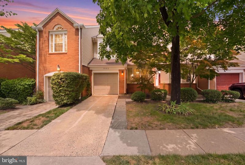 1902 Duffield Ln, Alexandria, VA 22307