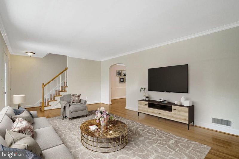 2510 Page Ter, Alexandria, VA 22302