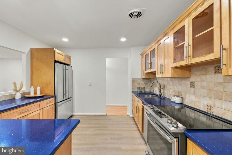 5809 Edson #303, North Bethesda, MD 20852
