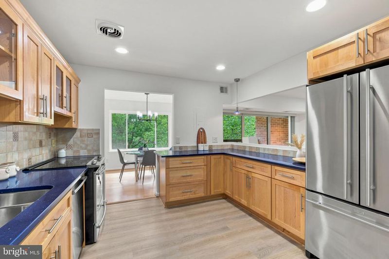 5809 Edson #303, North Bethesda, MD 20852