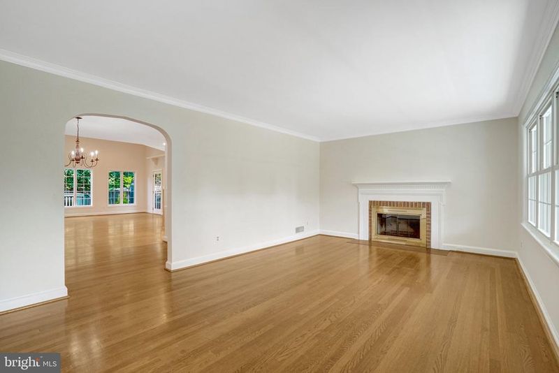 2510 Page Ter, Alexandria, VA 22302