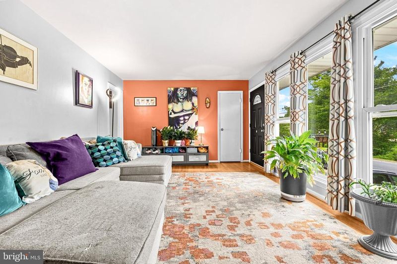 8408 Carrollton Pw, Hyattsville, MD 20784
