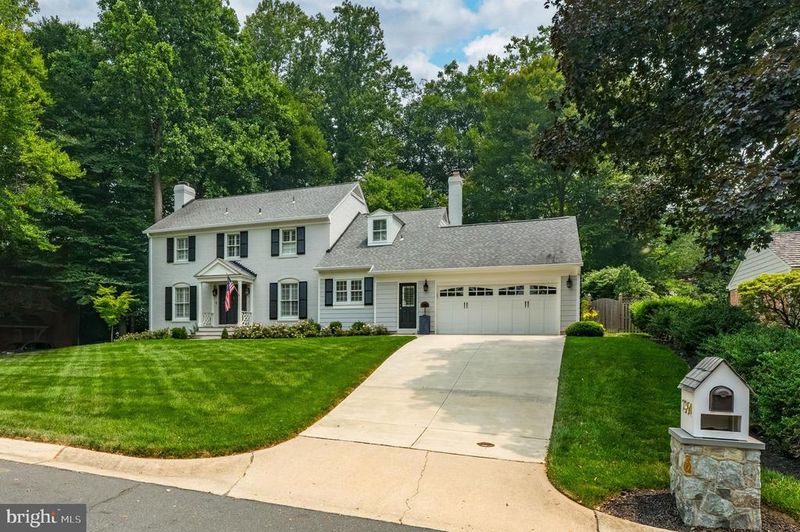 7301 Masters Dr, Potomac, MD 20854