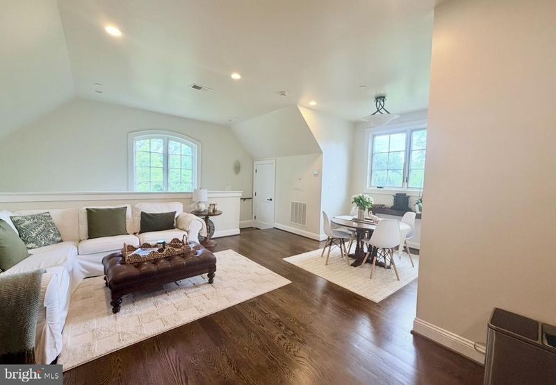 10601 Red Barn Ln, Potomac, MD 20854