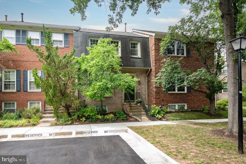 8218 Cedar Landing Ct, Alexandria, VA 22306
